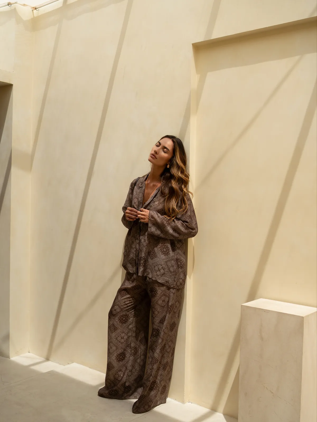 SUIT LE PYJAMA BRUN – 3